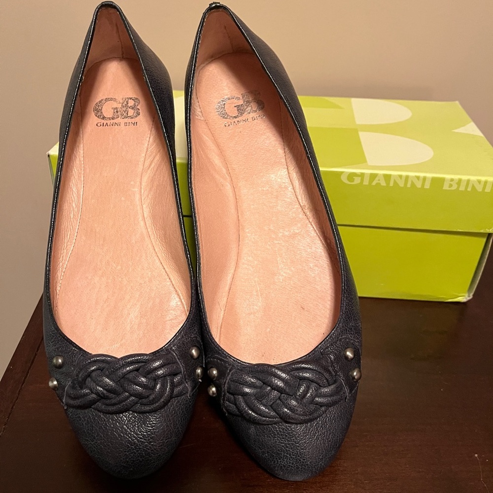 Women’s ballet style flats